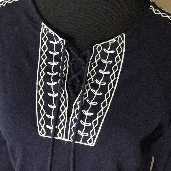 89th & MADISON navy cold shoulder top - Picture 2 of 7